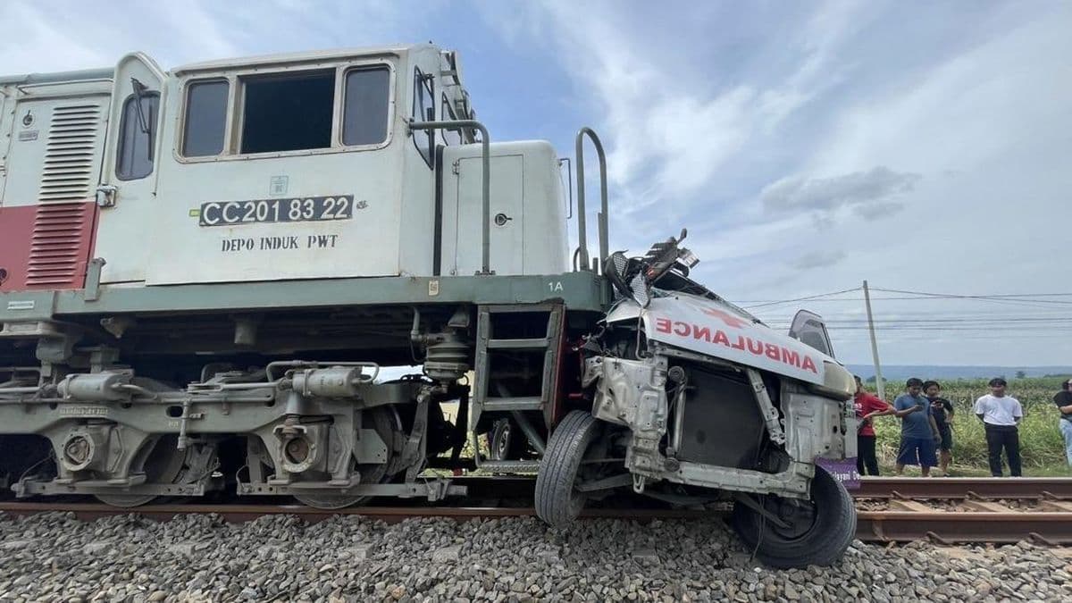 Kereta Pandalungan Tabrak Mobil di Grobogan Jateng, Tiga Orang Tewas