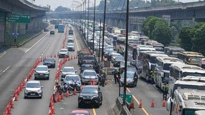 Volume Kendaraan Terus Meningkat, Tol Japek Berlakukan Contraflow